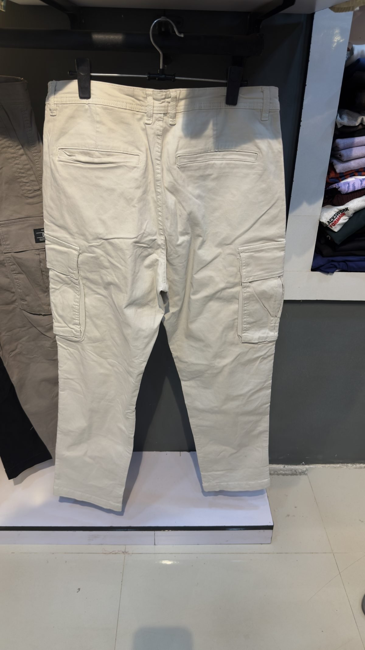 Relaxed fit cargo